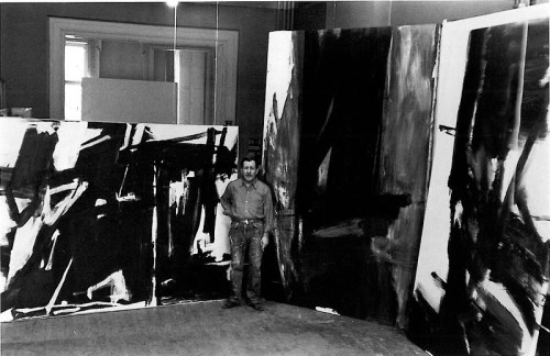 Franz Kline en su estudio en el 242 West 14th Street en Nueva York