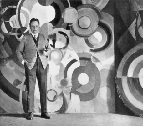 Robert Delaunay con su obra