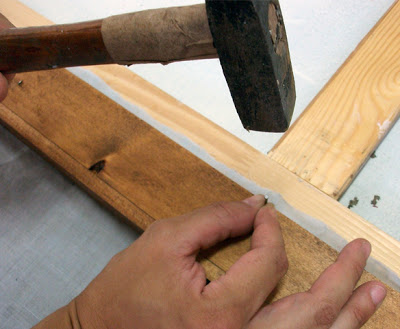 clavetear cuadro a marco madera