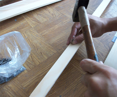 poner clavos listones a L