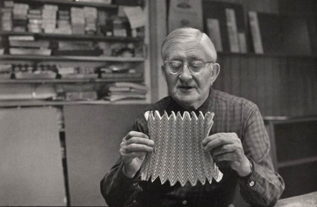 Josef Albers en su casa 1968 foto de Henri Cartier Bresson